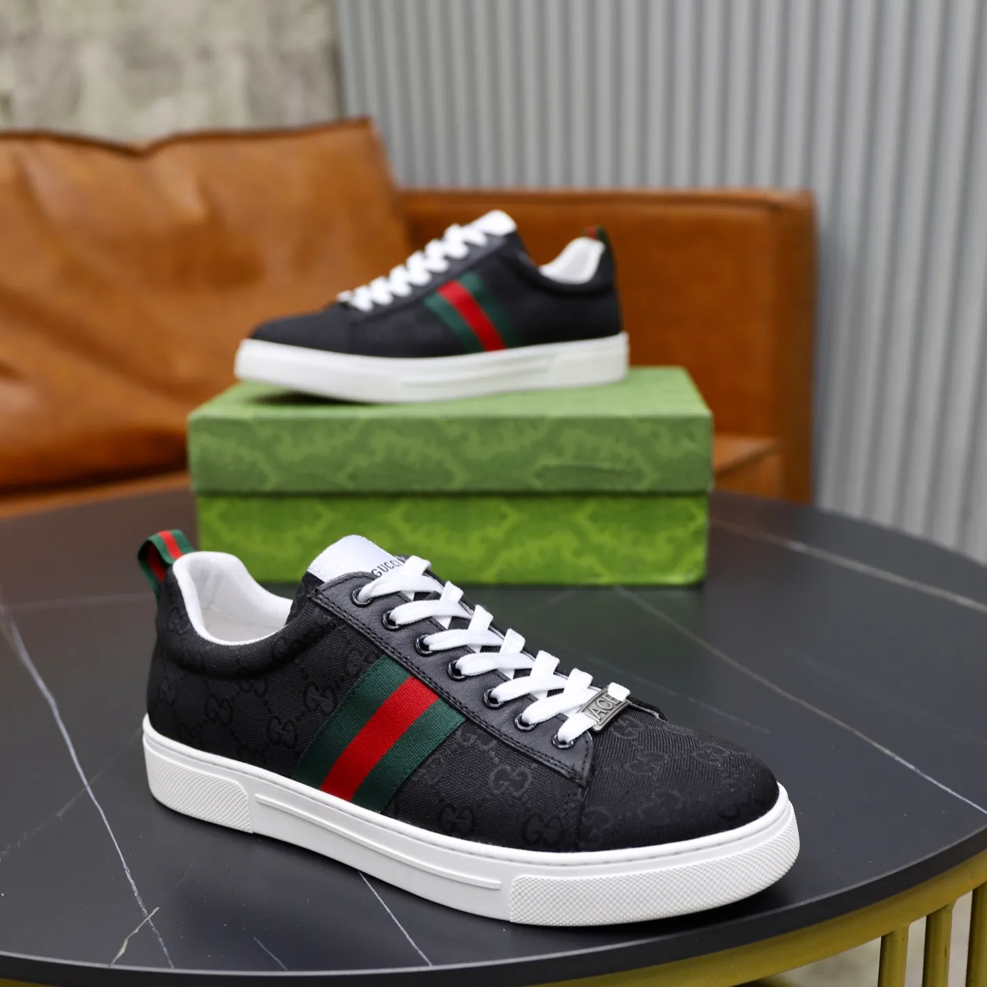 Ex-factory price: 440💰🙅‍♂️🙅‍♂️🙅‍♂️ Brand: GUCCI Standard code: 38-44 (45 customized) Grade: Same as the official website Material: Original material splicing Comfortable and breathable lining Lightweight and wear-resistant sports outsole Style category: Men's fashionable casual shoes Running sneakers Distinguished luxury brand elements Top luxury Color: actual picture color